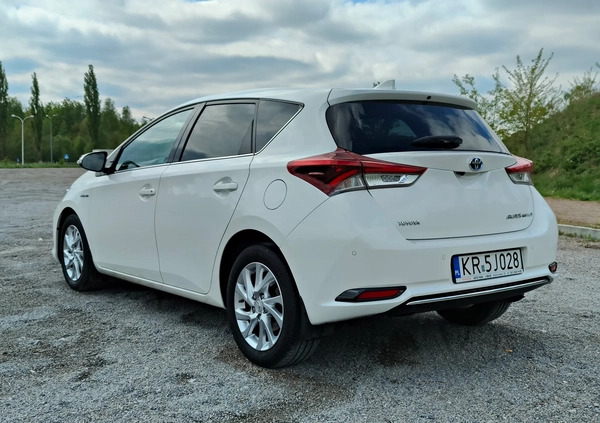 Toyota Auris cena 59900 przebieg: 130000, rok produkcji 2015 z Jaworzno małe 277